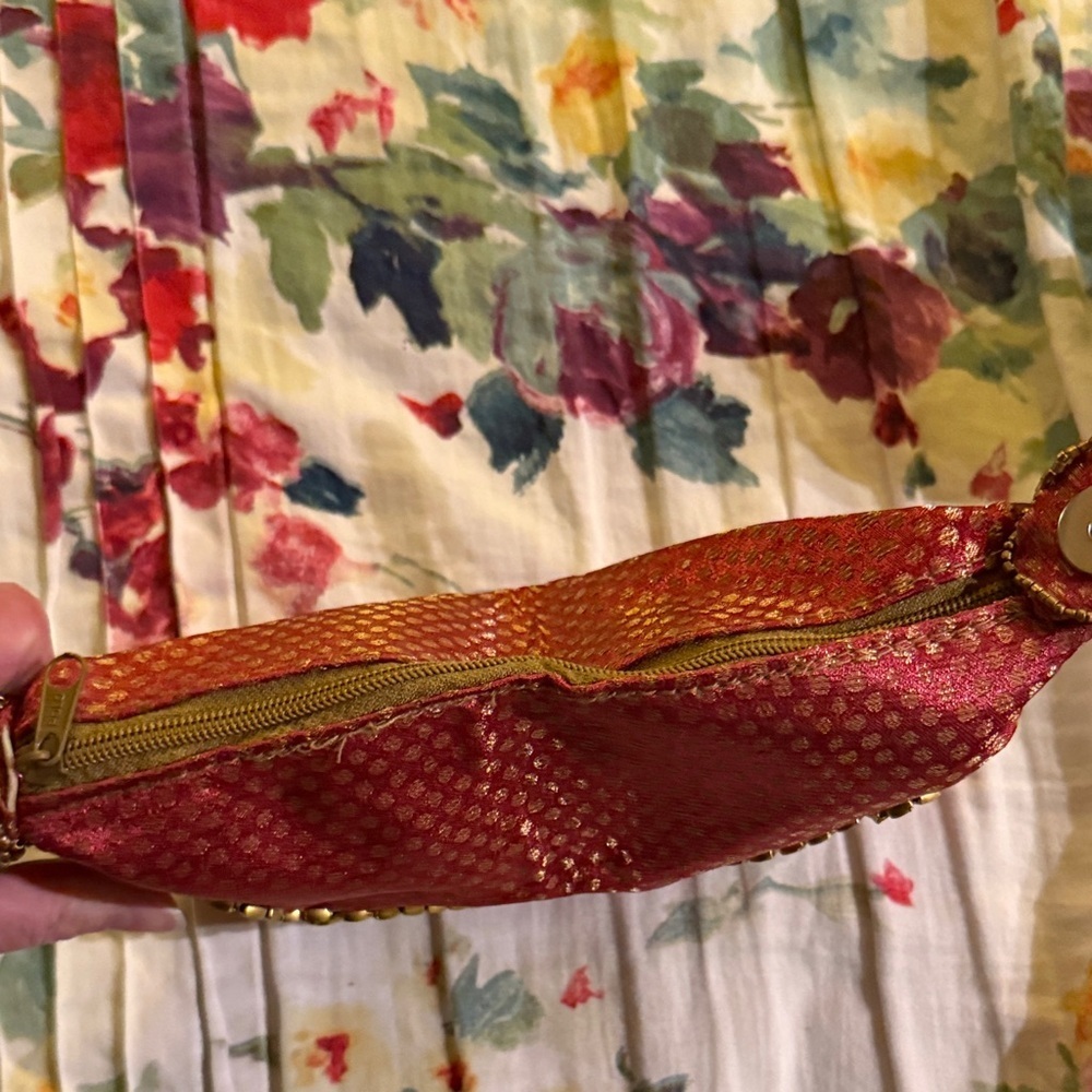 NWOT Elegant Red Embellished Women's Bag - Picture 7 of 10